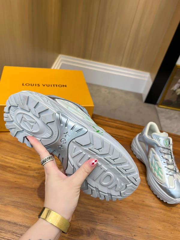 ルイヴィトン靴着用イメージ